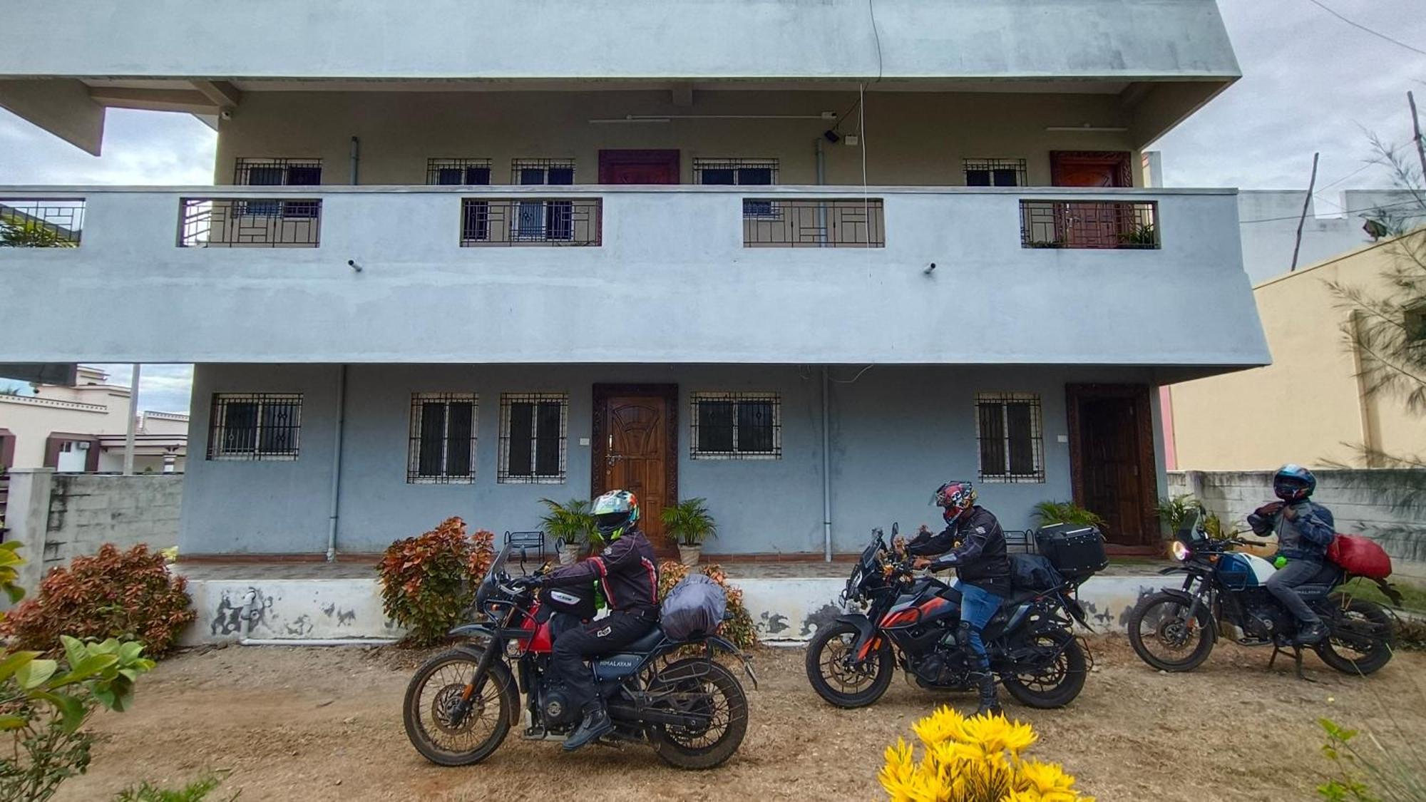 Aadhya guest house Tiruvannāmalai Extérieur photo